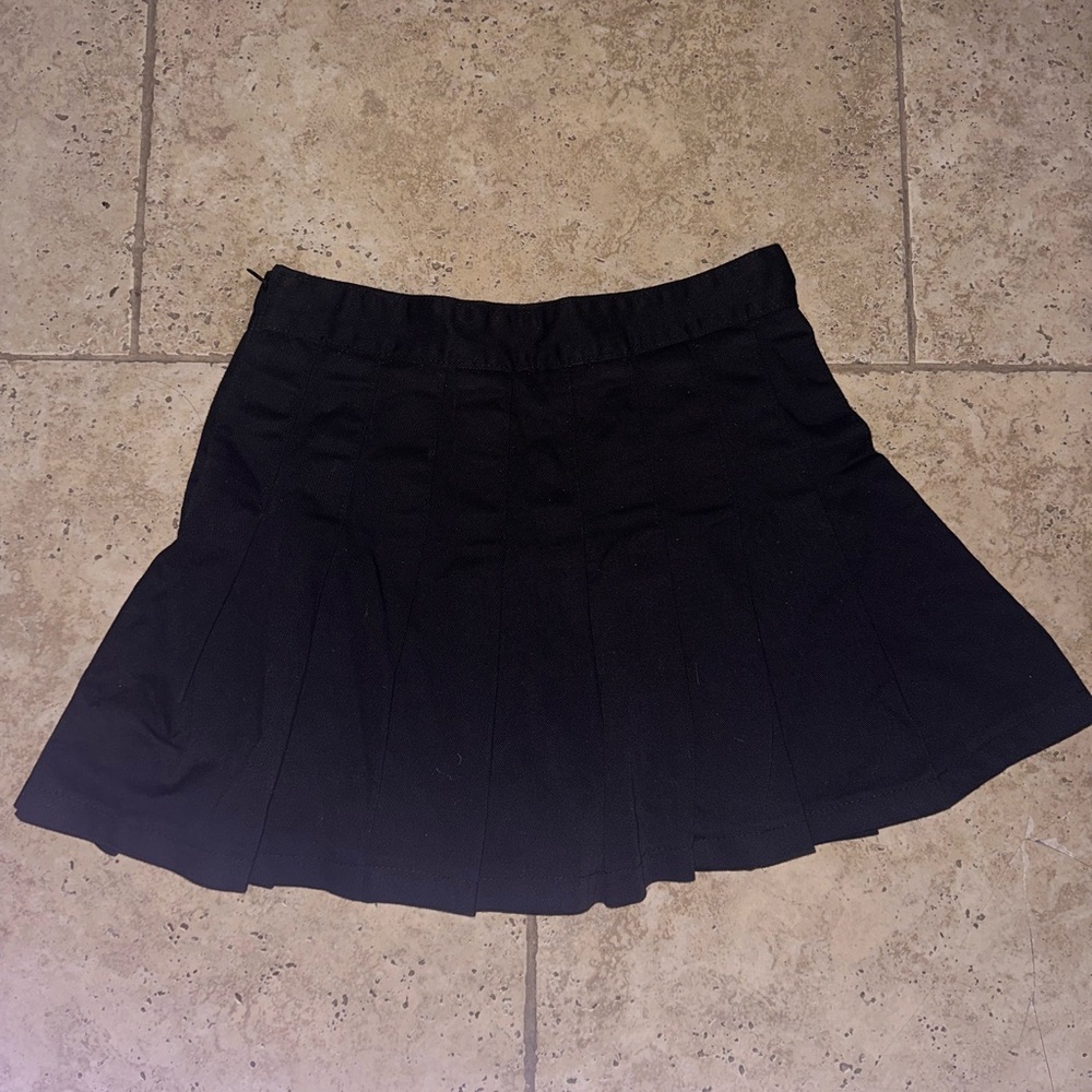 Black pleated brandy Melville skirt